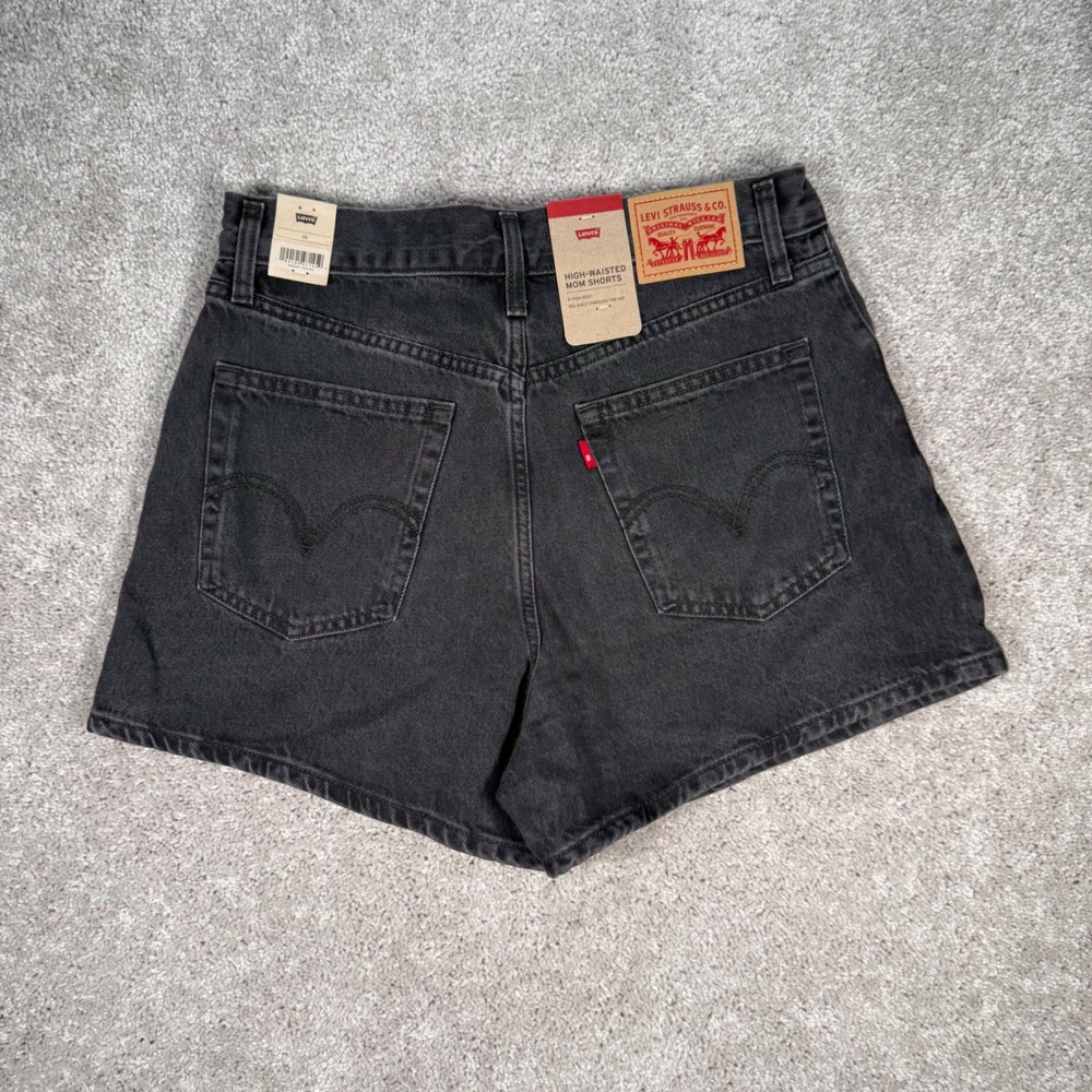 NWT Levi's High Waisted Mom Shorts Black Denim Size 30 A19650048